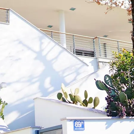 Apartment Paradise *